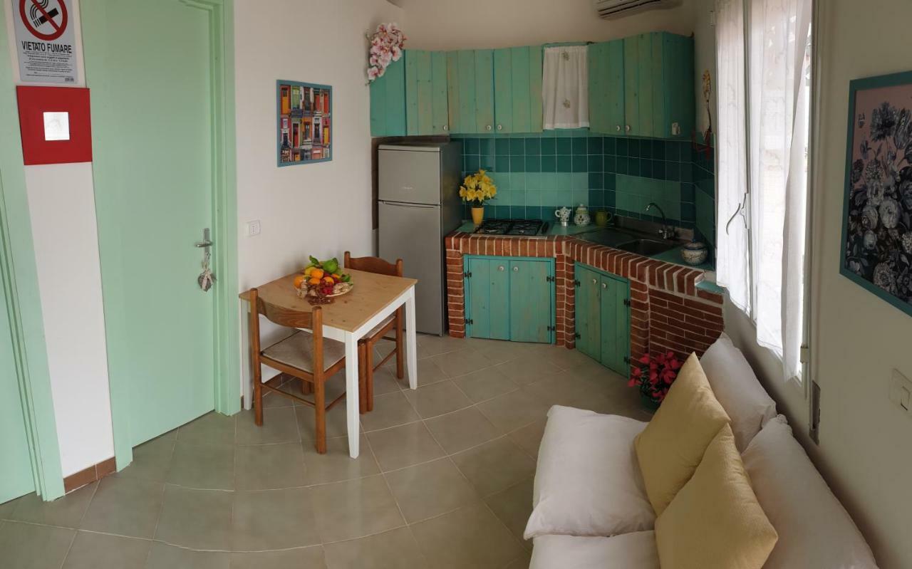 阿沃拉Casa Vacanze Robinson别墅 外观 照片